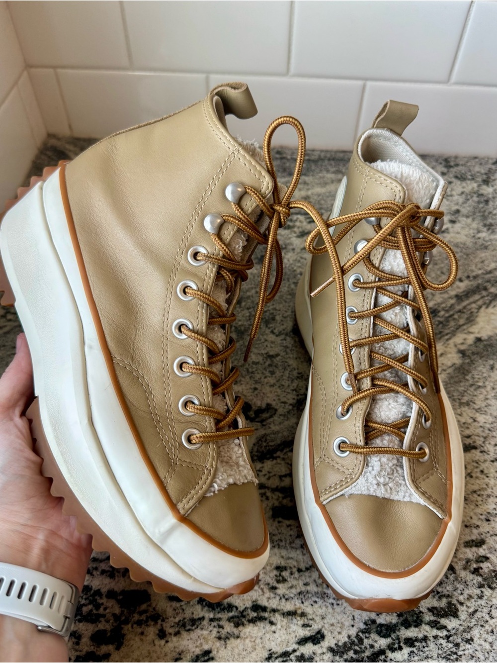 Converse Wmns Run Star Hike High Sherpa - Nomad Khaki. VGUC. Women’s size 8.5